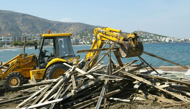 Ποια ακίνητα του αιγιαλού γλιτώνουν την κατεδάφιση